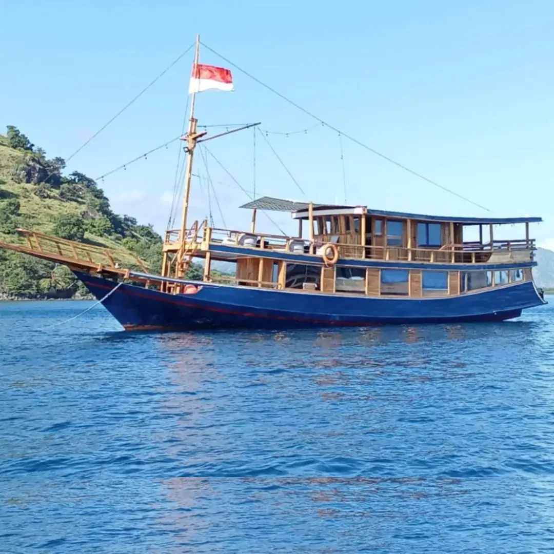 komodo boat tour,maydian boat,phinisi labuan bajo