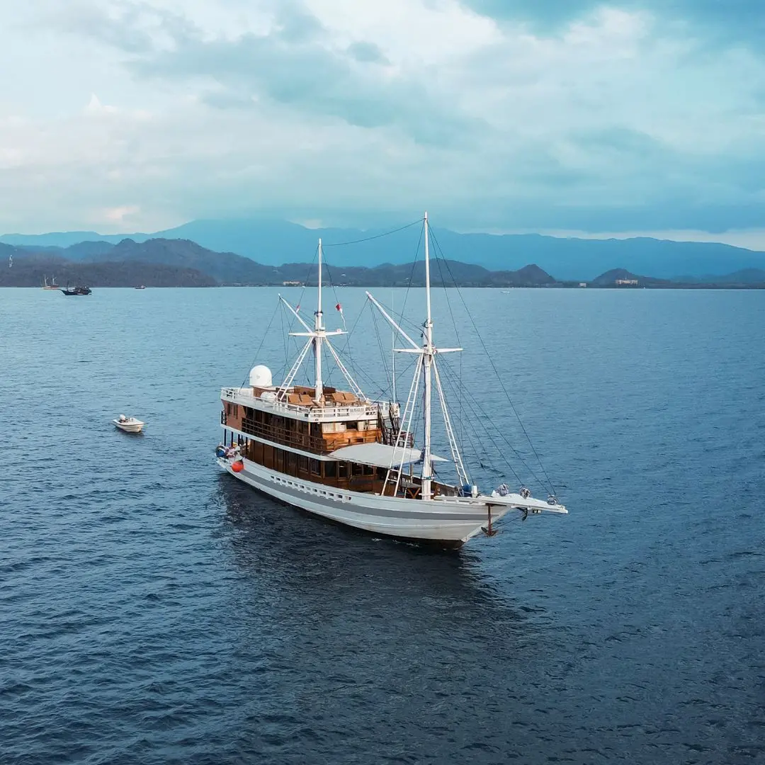 phinisi pelita arunika,phinisi labuan bajo,komodo boat tour