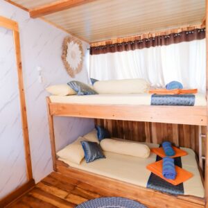 Arfisyana Phinisi share room 2