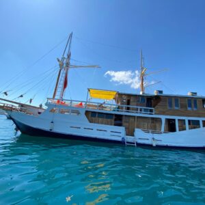 phinisi axton 01,phinisi labuan bajo