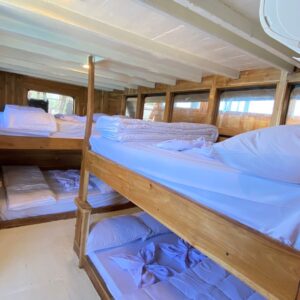 Phinisi Axton 01 share room